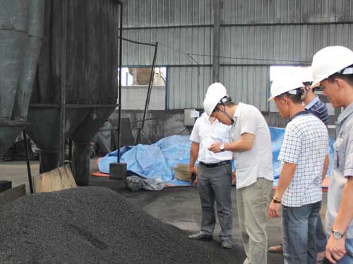 江苏客户视察我公司颗粒活性炭生产线